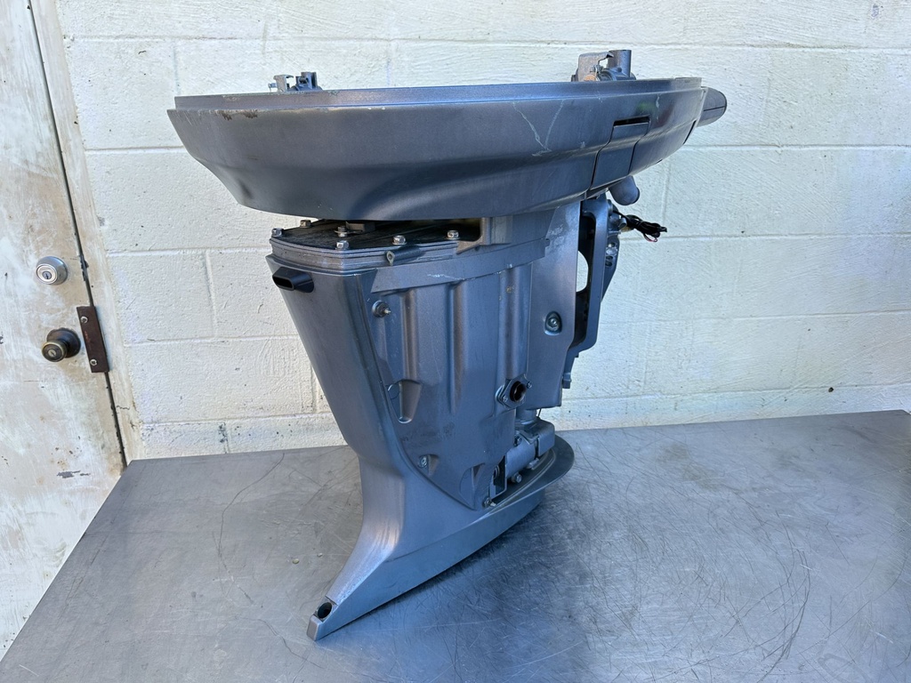 2004 Yamaha 225 HP 4 Stroke Outboard Complete Midsection & Swivel Bracket XL