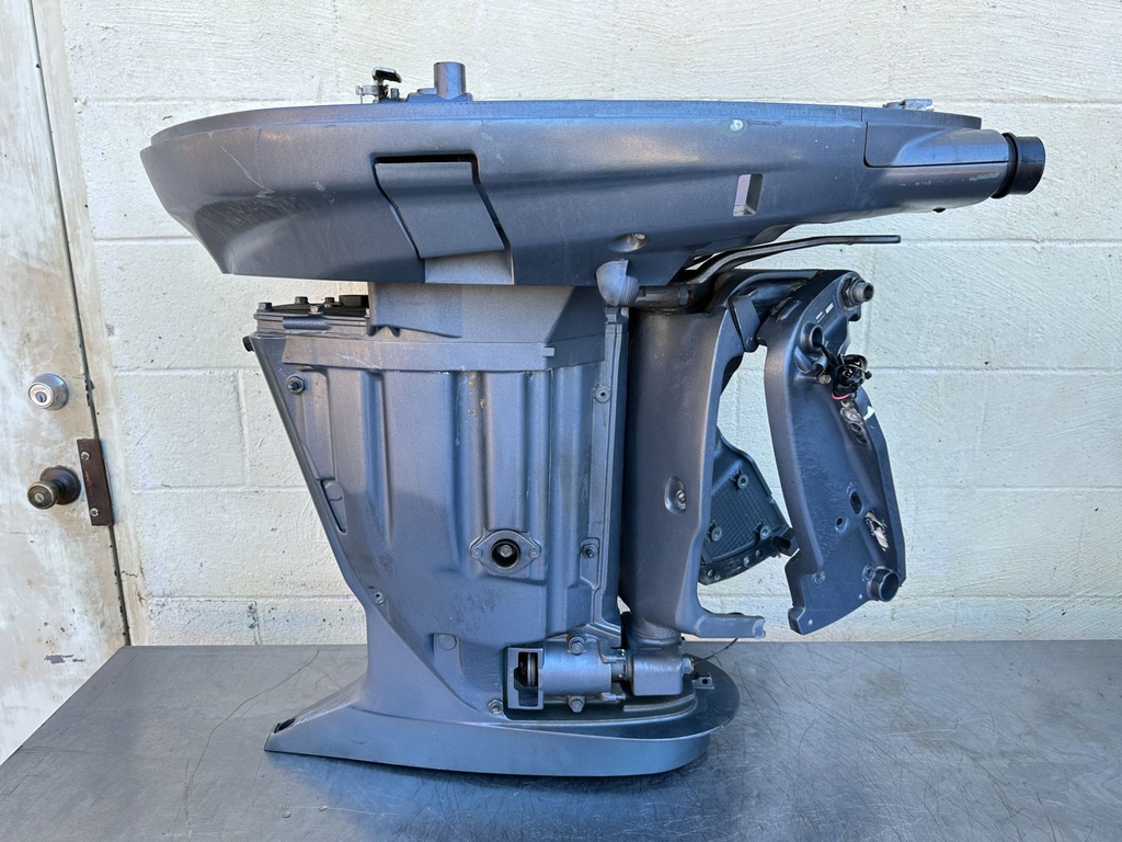 2004 Yamaha 225 HP 4 Stroke Outboard Complete Midsection & Swivel Bracket XL