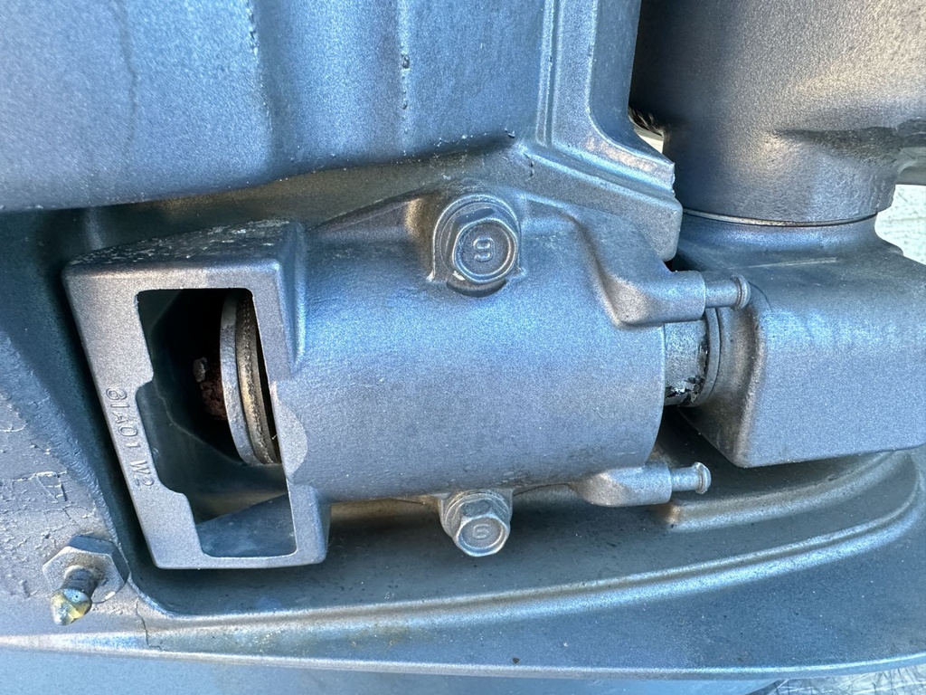 2004 Yamaha 225 HP 4 Stroke Outboard Complete Midsection & Swivel Bracket XL