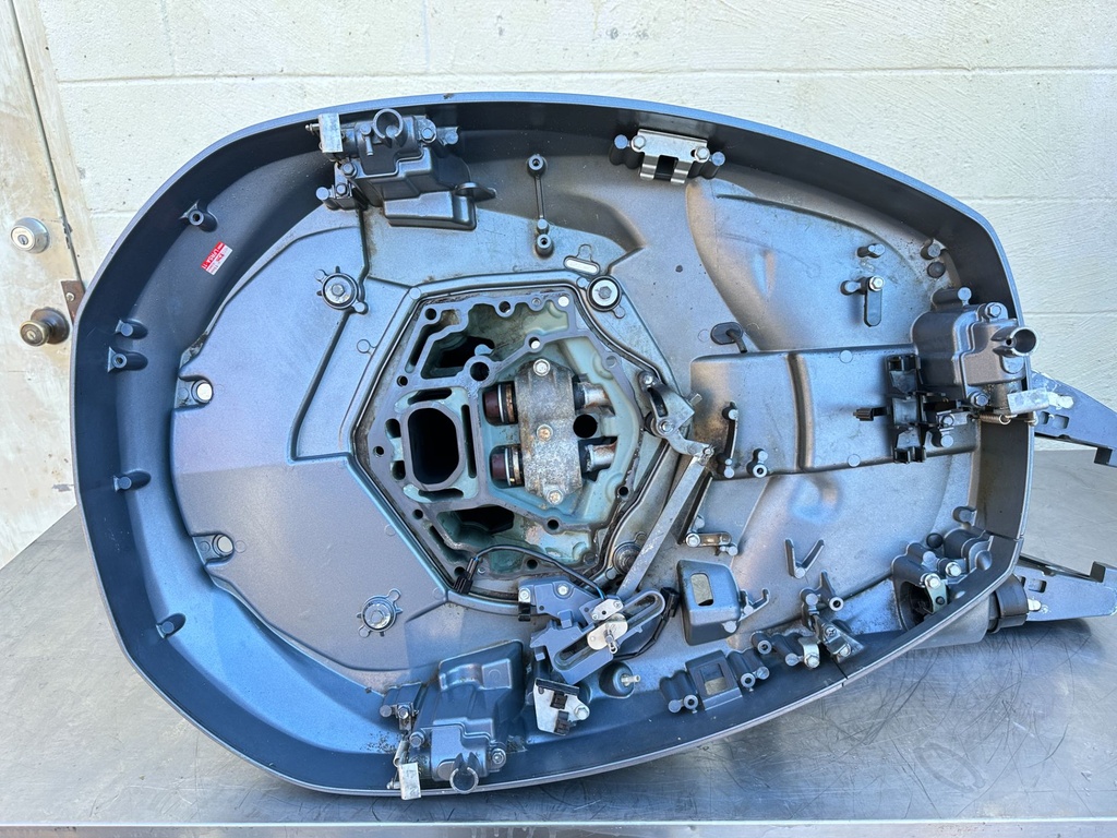 2004 Yamaha 225 HP 4 Stroke Outboard Complete Midsection & Swivel Bracket XL