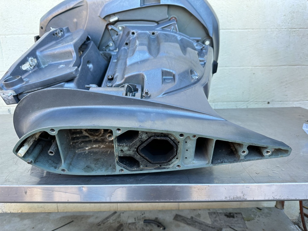 2004 Yamaha 225 HP 4 Stroke Outboard Complete Midsection & Swivel Bracket XL