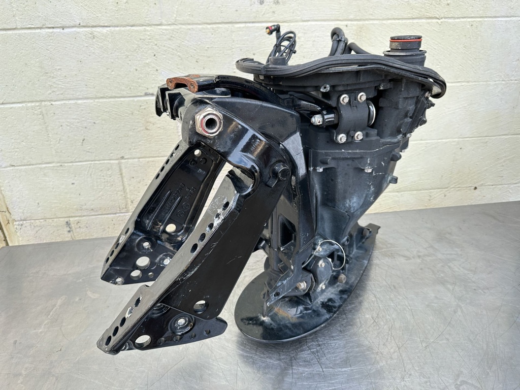 2015 Mercury 90 HP 4 Stroke Outboard Complete Midsection & Swivel Bracket 8M0091527 OEM
