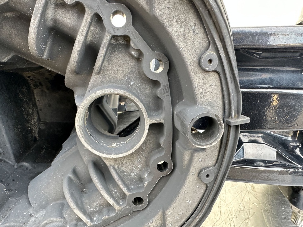 2015 Mercury 90 HP 4 Stroke Outboard Complete Midsection & Swivel Bracket 8M0091527 OEM