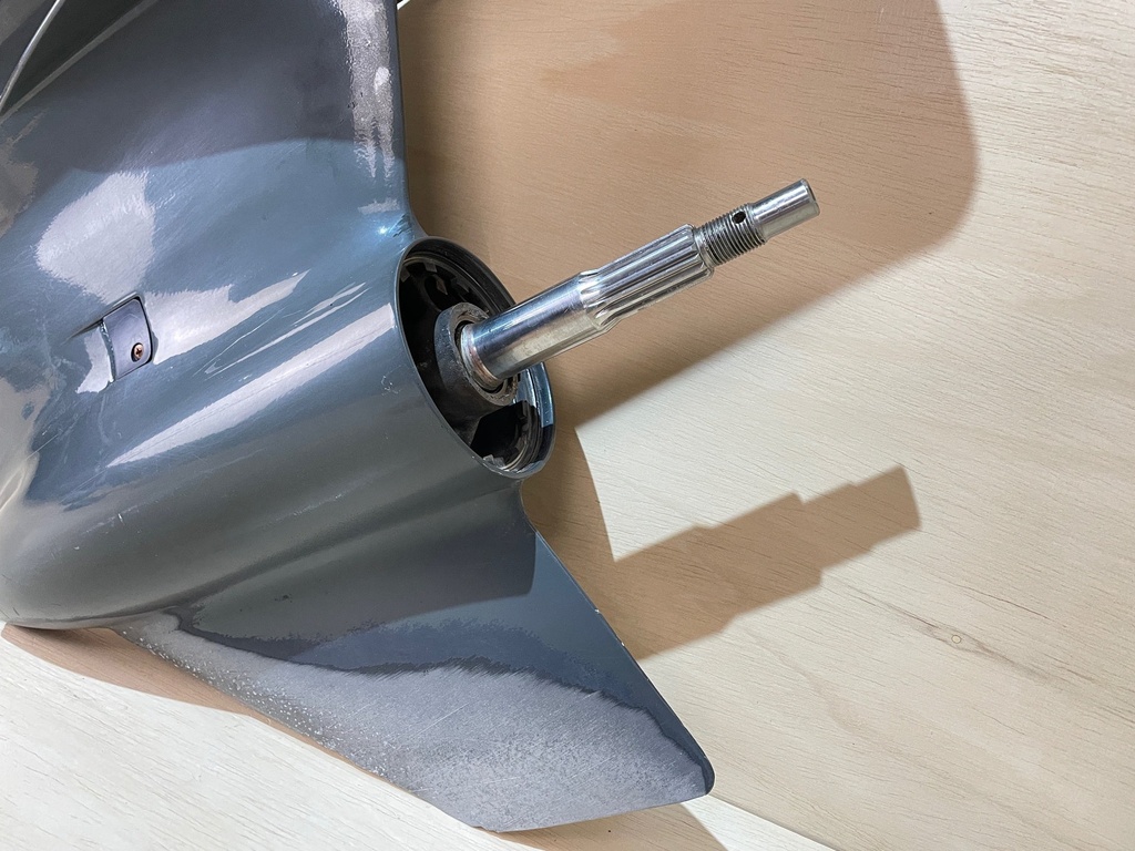 Evinrude Etec G2 200HP 2.7L Outboard Lower Unit Gear Case 5011636 SLX 2:16:1