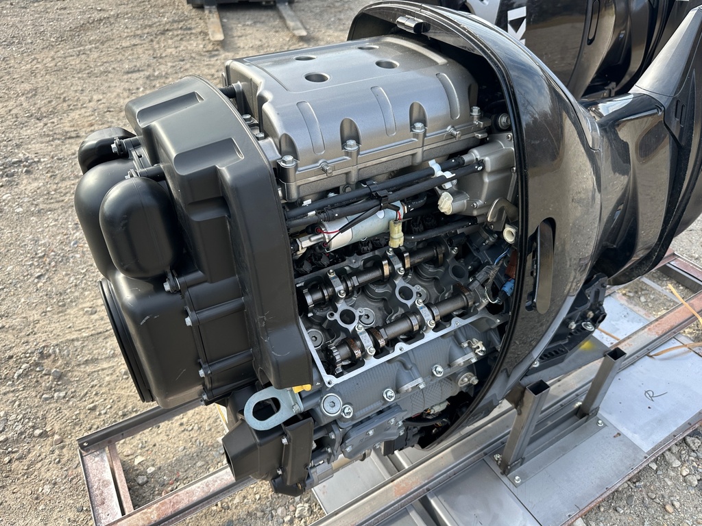 2019 Suzuki DF350 350HP 4 Stroke Outboard Engine Pair / Set 25" Shafts - Need Work