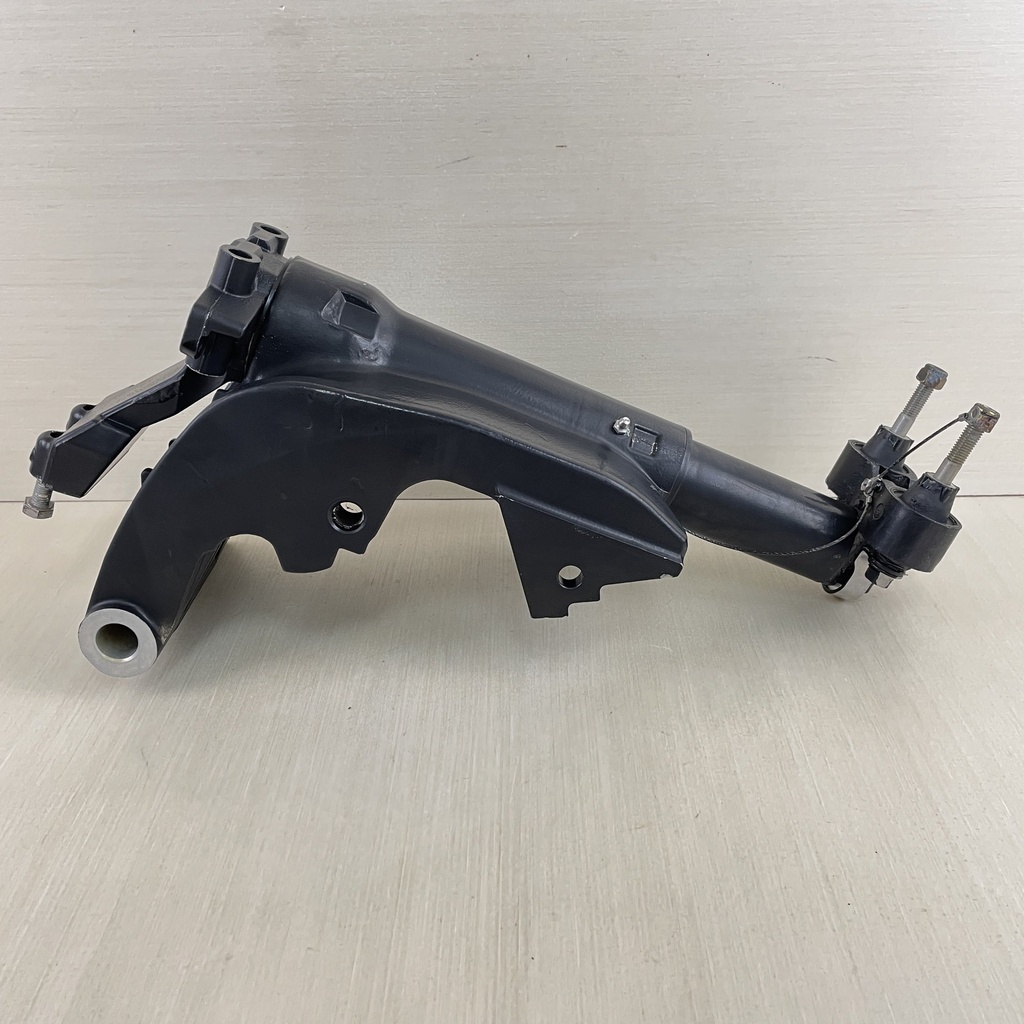 2005 Mercury 40HP 4 Stroke Outboard Swivel & Transom Brackets Mount 850066A1