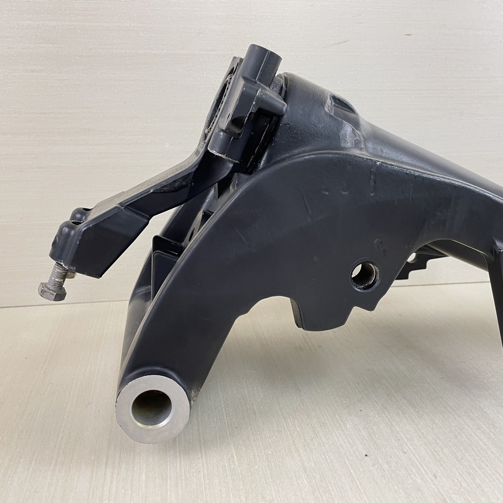 2005 Mercury 40HP 4 Stroke Outboard Swivel & Transom Brackets Mount 850066A1