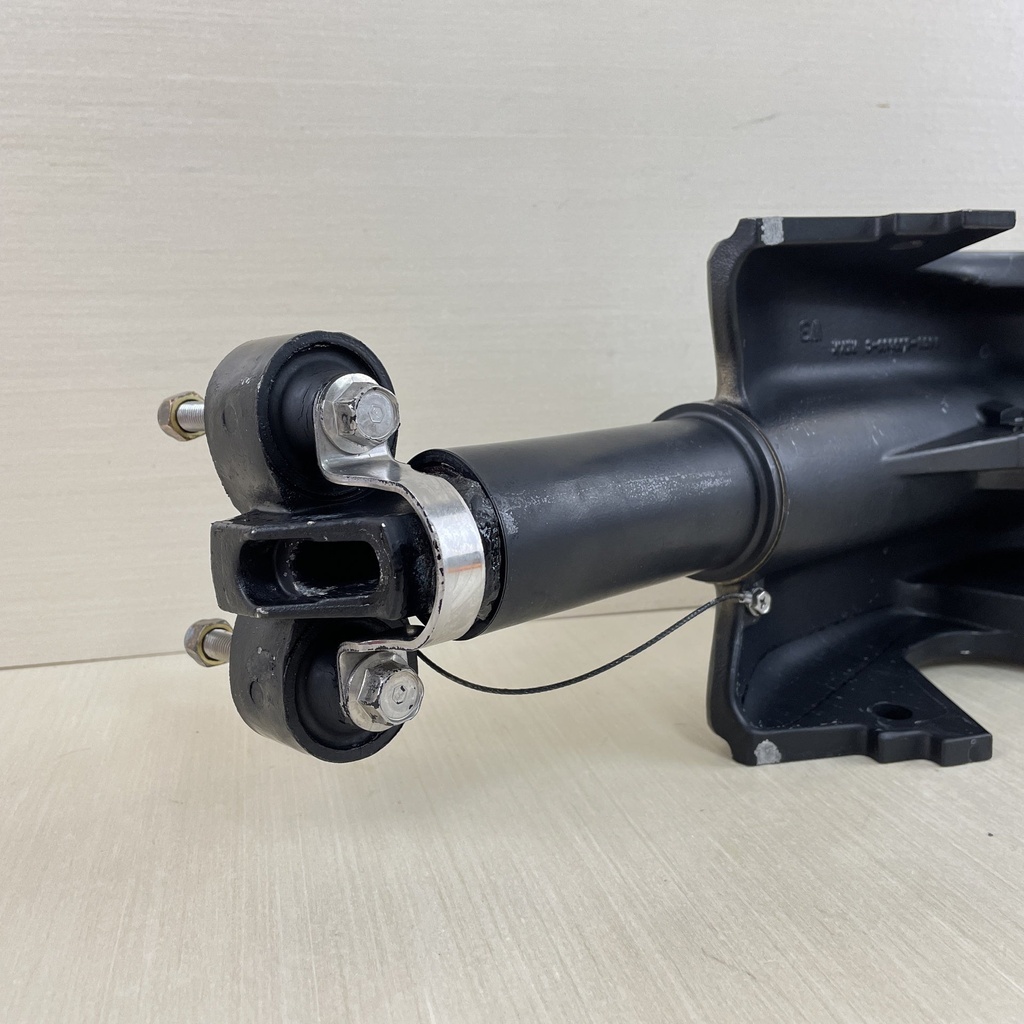 2005 Mercury 40HP 4 Stroke Outboard Swivel & Transom Brackets Mount 850066A1