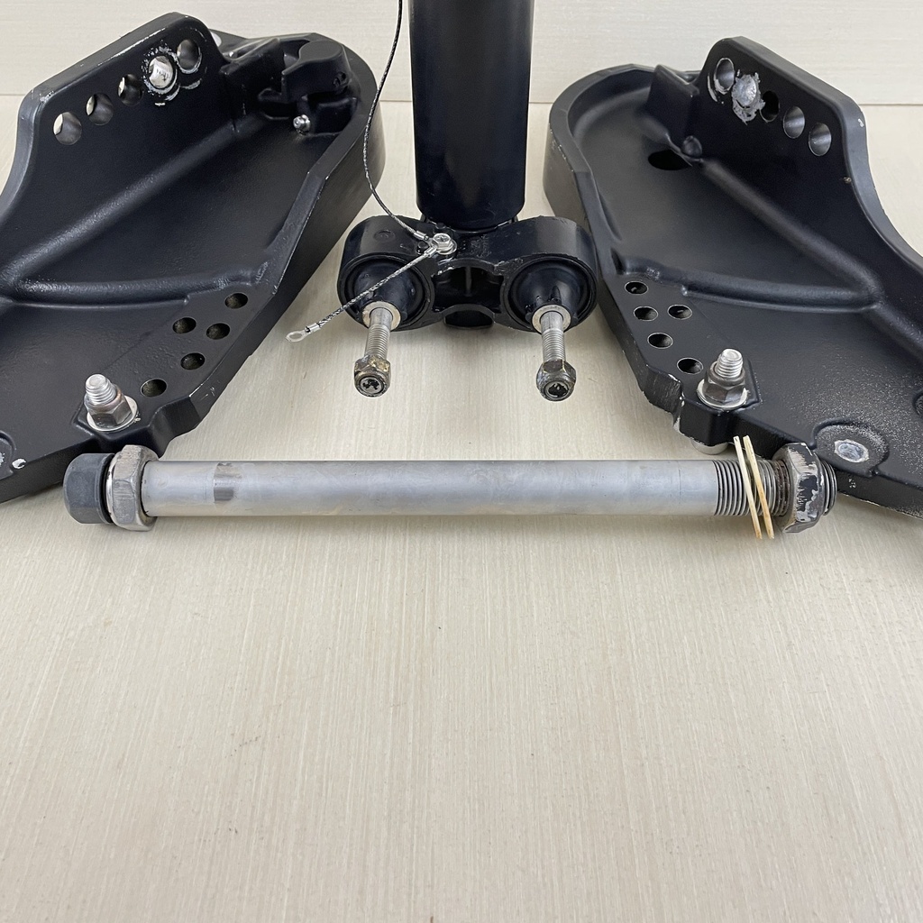 2005 Mercury 40HP 4 Stroke Outboard Swivel & Transom Brackets Mount 850066A1