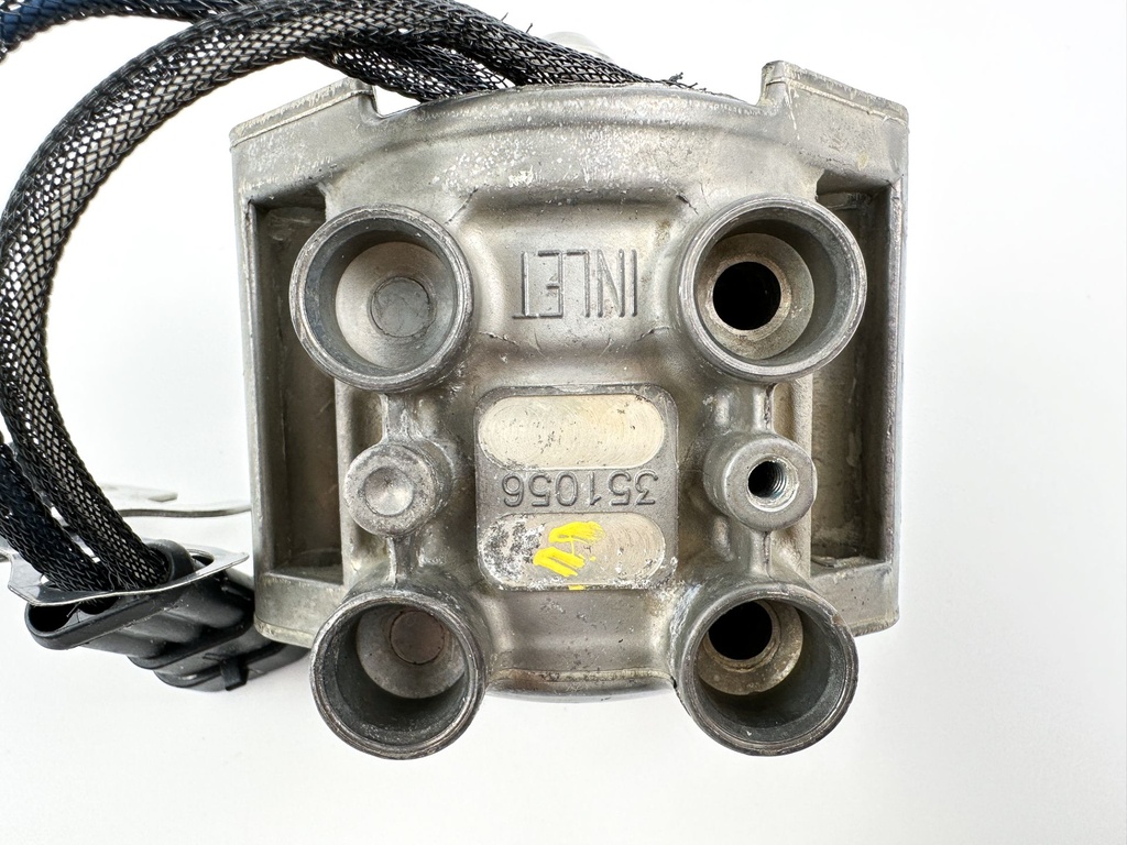 2006 Evinrude 40HP Etec 2 Stroke Outboard Fuel Injector Set W/ Rail 5006220 OEM