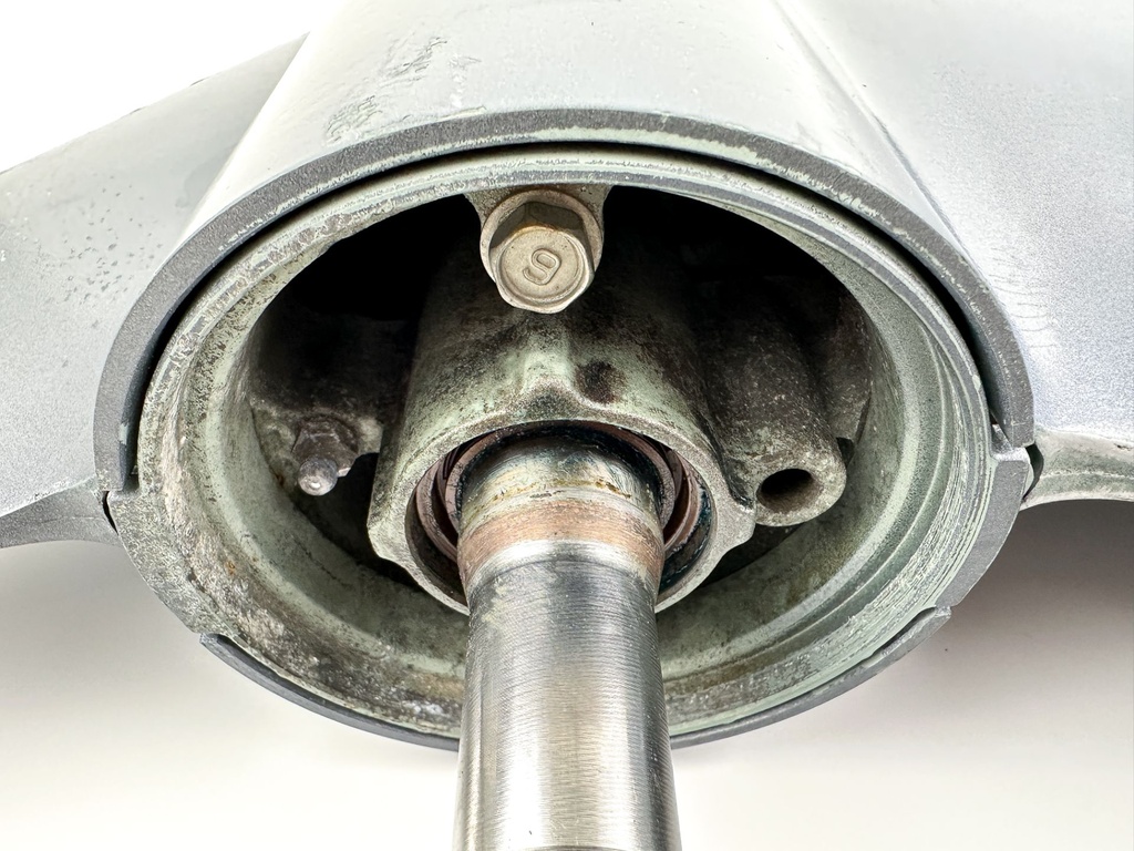 Yamaha 250HP 4 Stroke Outboard 3.3L 25" XL Lower Unit Gear Case Counter Rotation