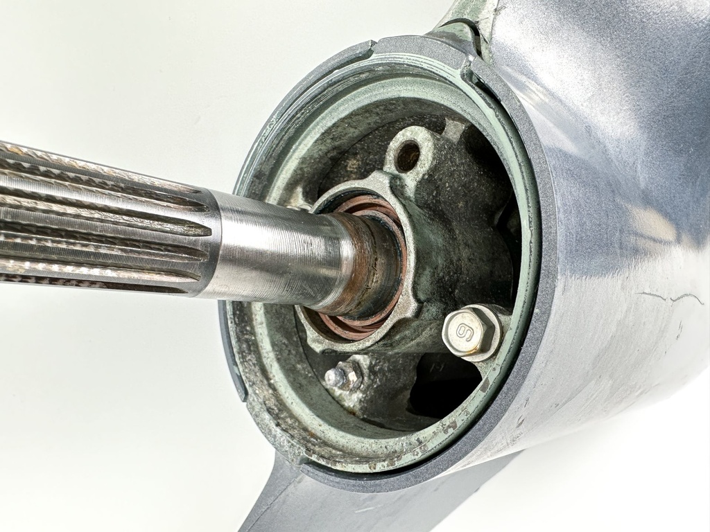 Yamaha 250HP 4 Stroke Outboard 3.3L 25" XL Lower Unit Gear Case Counter Rotation