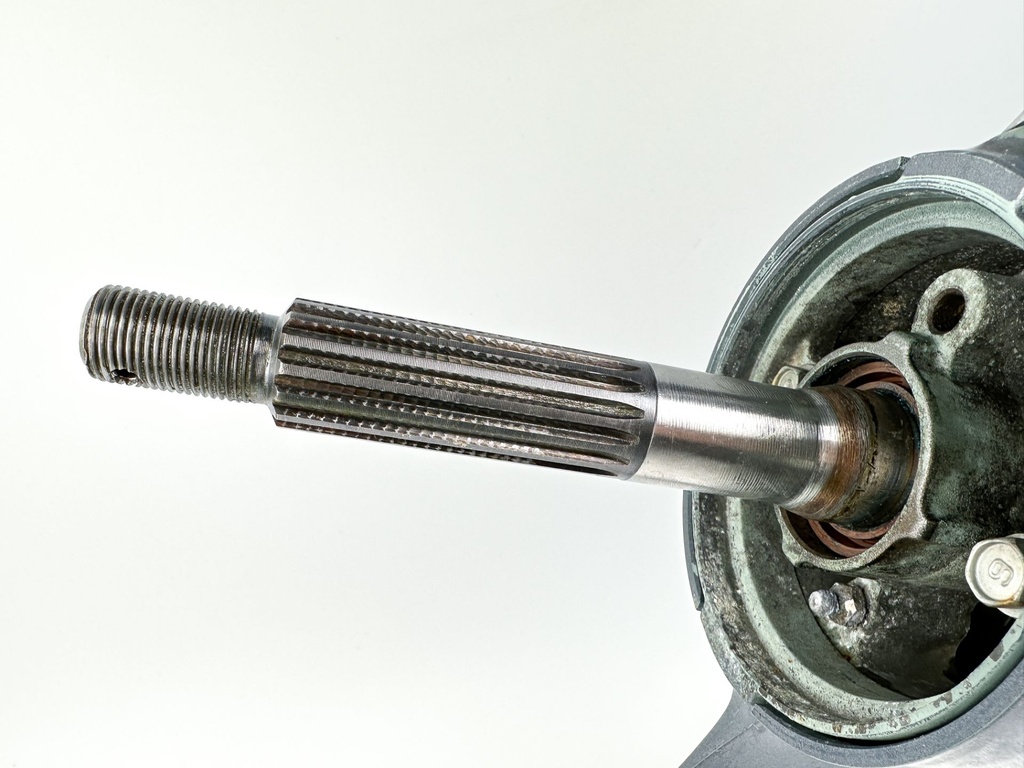 Yamaha 250HP 4 Stroke Outboard 3.3L 25" XL Lower Unit Gear Case Counter Rotation