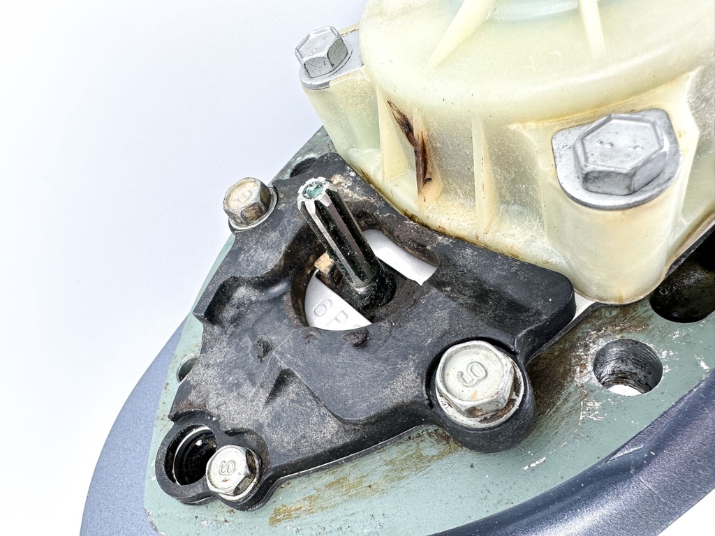 Yamaha 250HP 4 Stroke Outboard 3.3L 25" XL Lower Unit Gear Case Counter Rotation