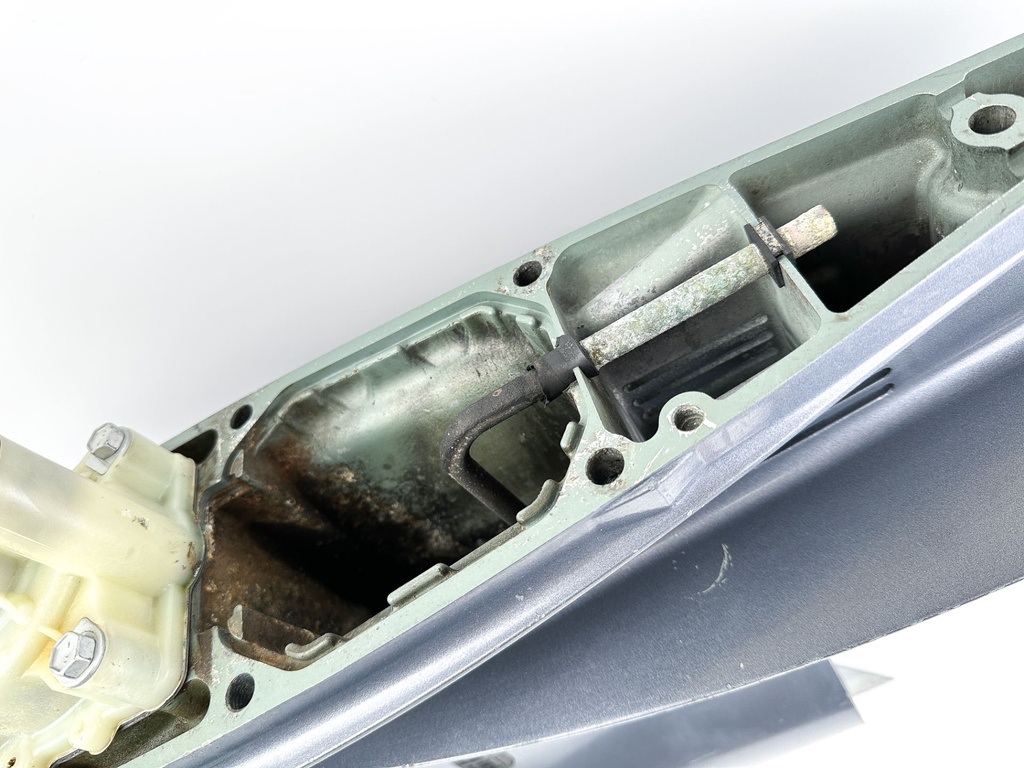 Yamaha 250HP 4 Stroke Outboard 3.3L 25" XL Lower Unit Gear Case Counter Rotation