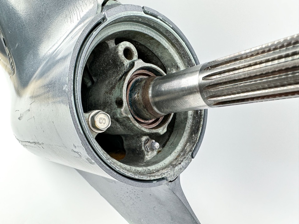 Yamaha 250HP 4 Stroke Outboard 3.3L 25" XL Lower Unit Gear Case Counter Rotation