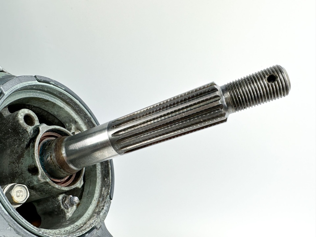 Yamaha 250HP 4 Stroke Outboard 3.3L 25" XL Lower Unit Gear Case Counter Rotation