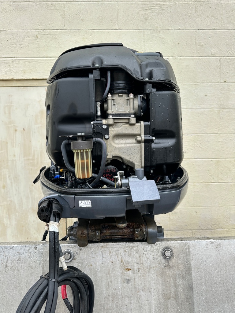 2008 Yamaha 250HP 4 Stroke Outboard Engine 25" Shaft 546 Hours