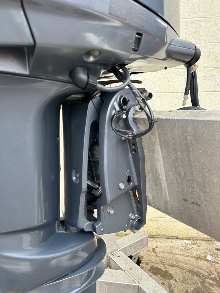 2008 Yamaha 250HP 4 Stroke Outboard Engine 25" Shaft 546 Hours