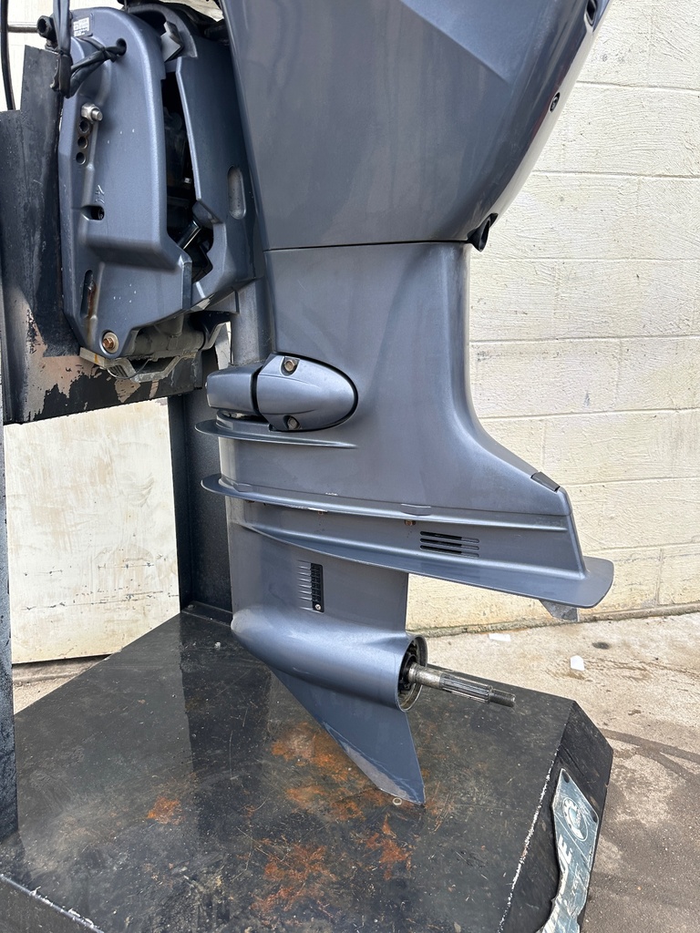2011 Yamaha F115 115 HP 4 Stroke Outboard Engine W/ 25" Shaft