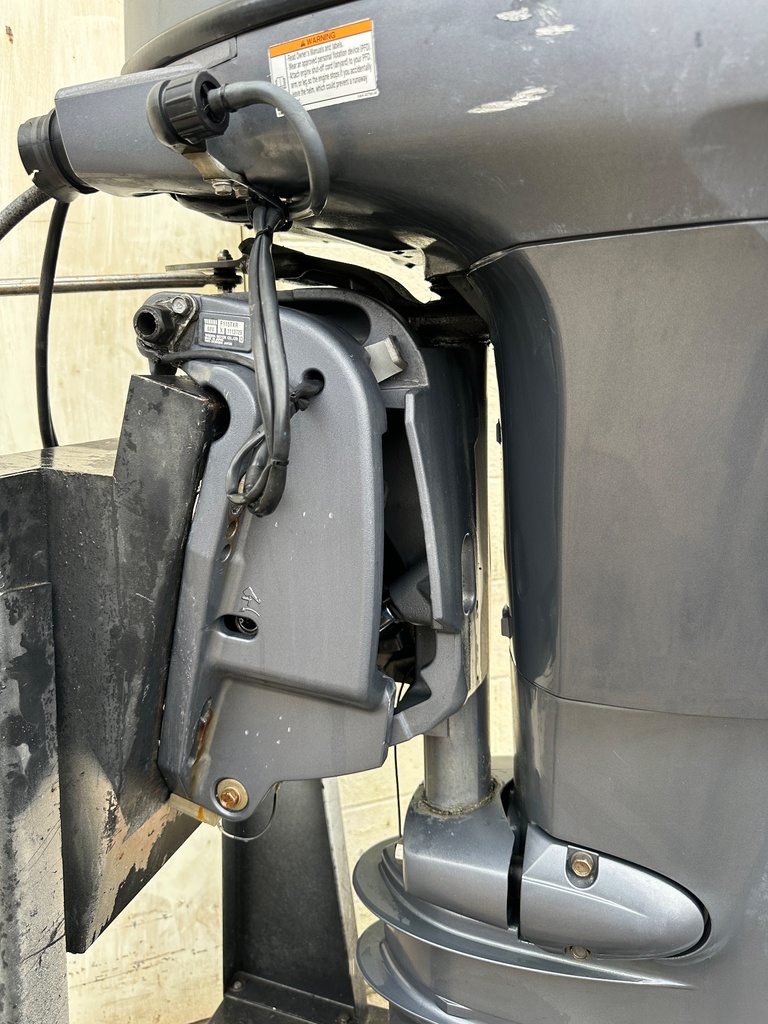 2011 Yamaha F115 115 HP 4 Stroke Outboard Engine W/ 25" Shaft