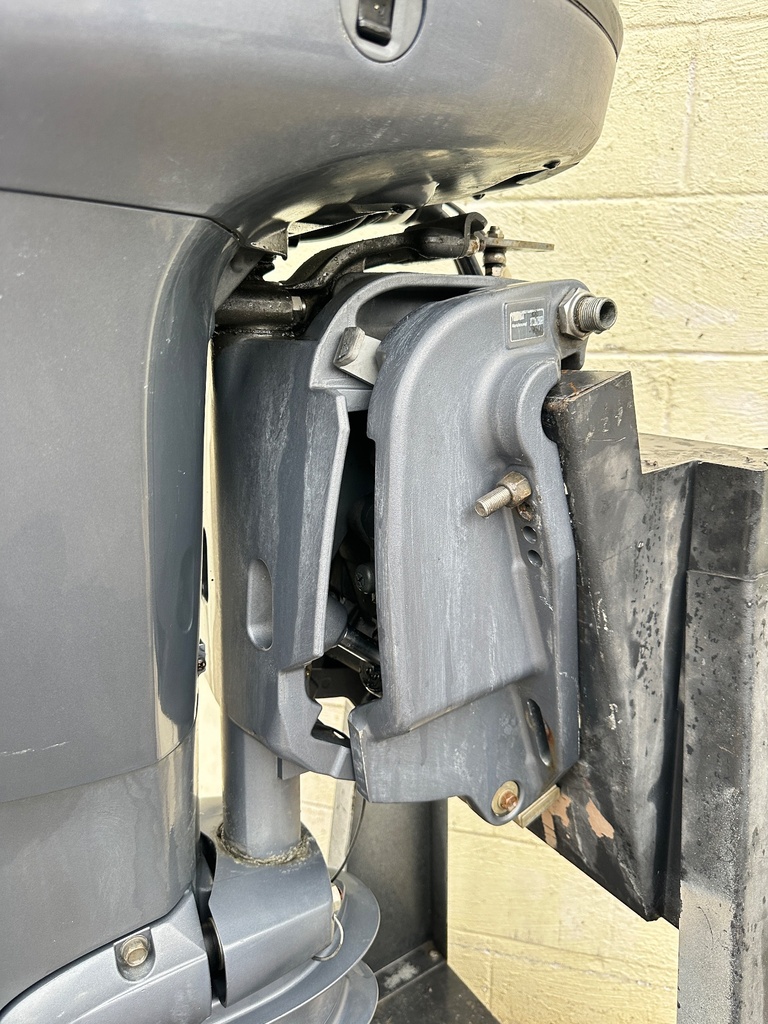 2011 Yamaha F115 115 HP 4 Stroke Outboard Engine W/ 25" Shaft