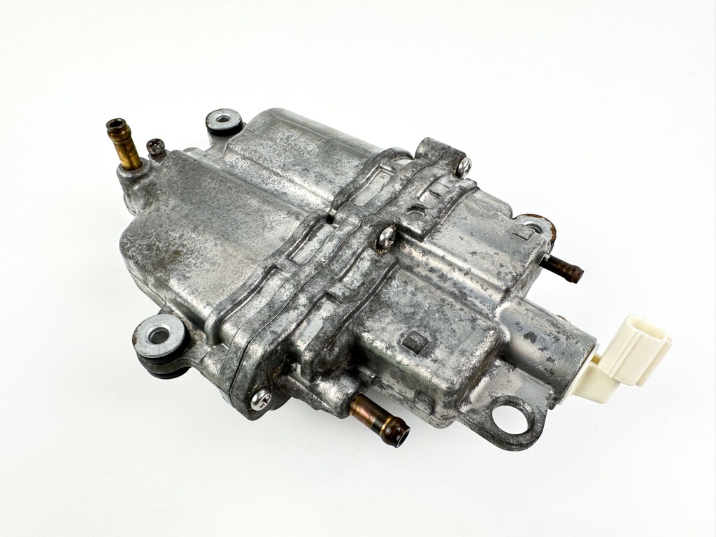 2005 Suzuki 140 HP 4 Stroke Outboard Vapor Separator Tank VST 15600-90J01 OEM