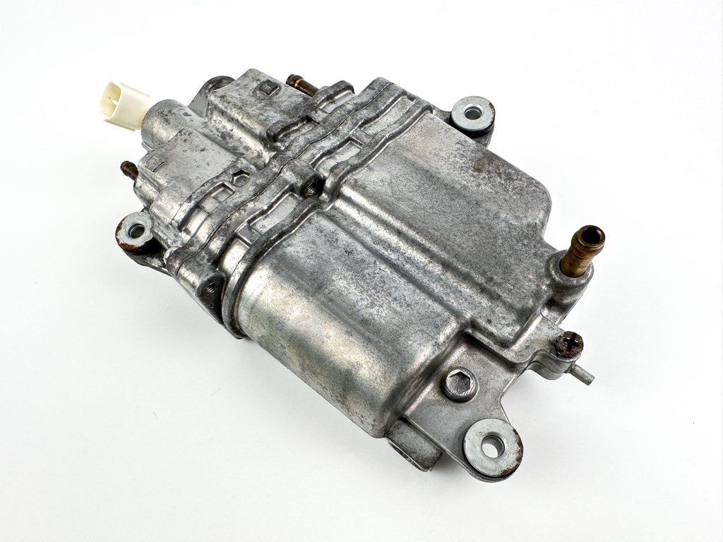 2005 Suzuki 140 HP 4 Stroke Outboard Vapor Separator Tank VST 15600-90J01 OEM