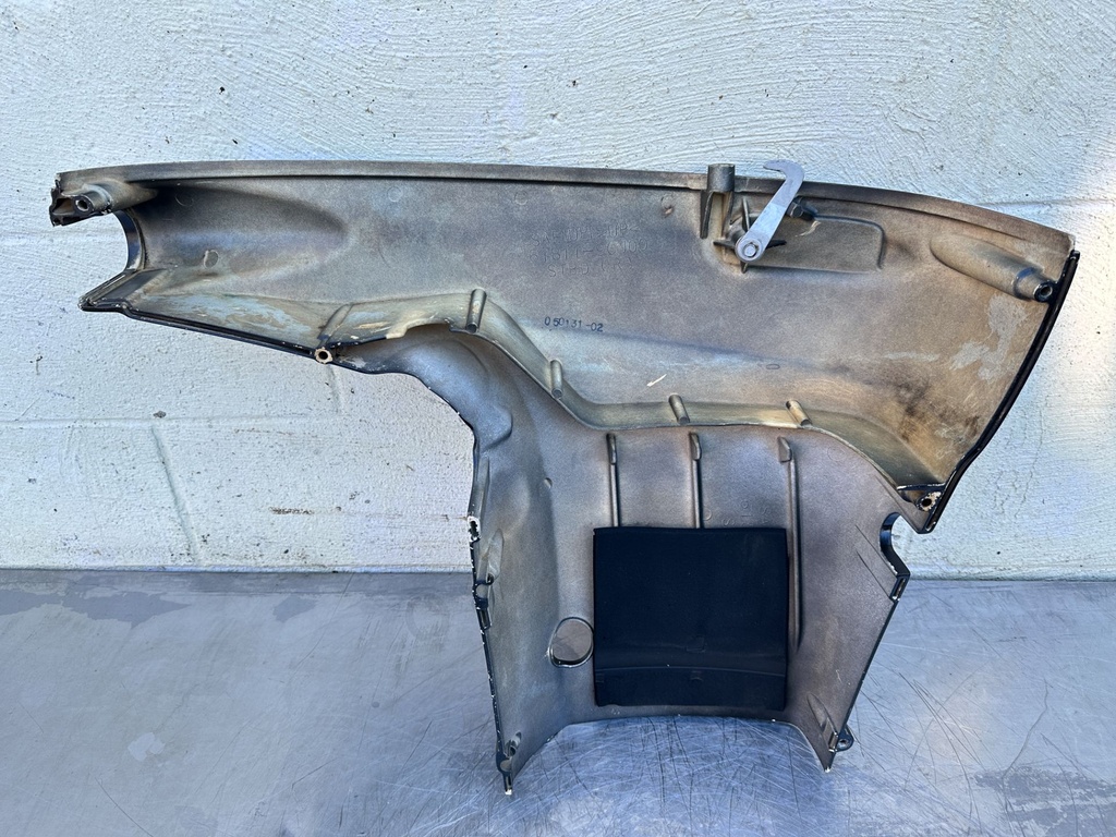 2005 Suzuki 140 HP 4 Stroke Outboard Lower Apron Cowling Starboard 61810-90J10-0EP OEM