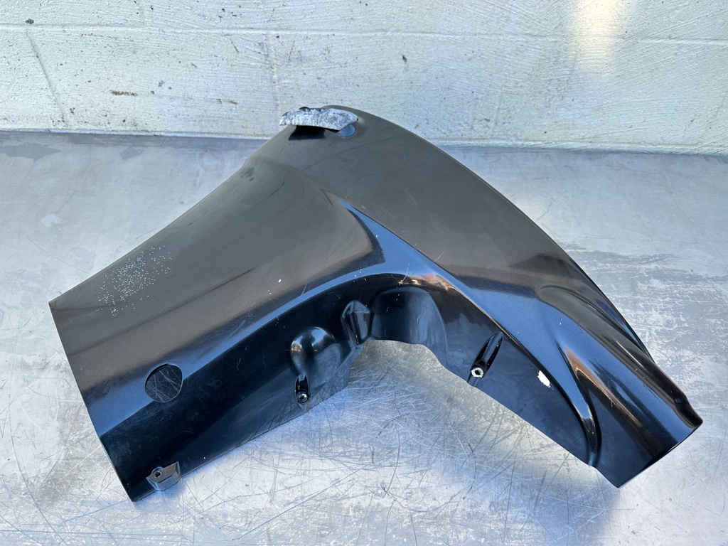 2005 Suzuki 140 HP 4 Stroke Outboard Lower Apron Cowling Starboard 61810-90J10-0EP OEM