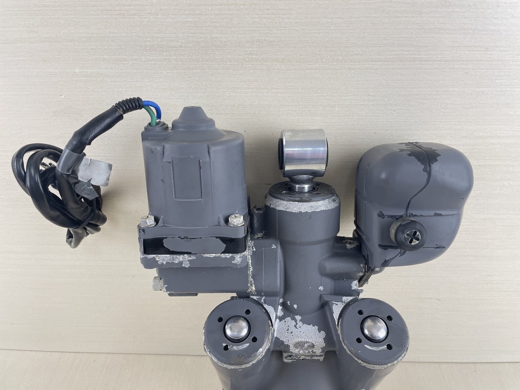 2001 Honda 90HP 4 Stroke Outboard Power Trim Tilt Unit Assembly 56000-ZW1-708