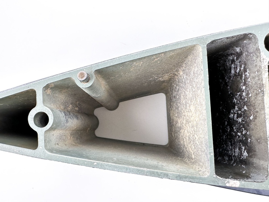 2000 Yamaha 100 HP 4 Stroke Outboard Midsection Extension / Spacer 688-45211-01-4D OEM