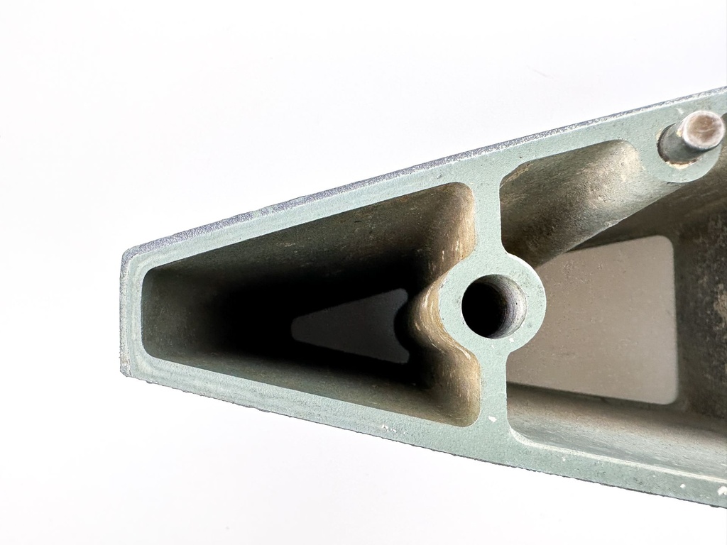 2000 Yamaha 100 HP 4 Stroke Outboard Midsection Extension / Spacer 688-45211-01-4D OEM