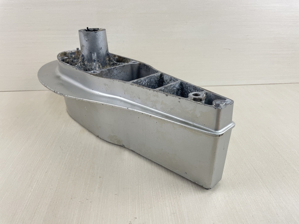 2001 Honda 90HP 4 Stroke Outboard 5" Extension Separator Silver 40202-ZW1-710ZA