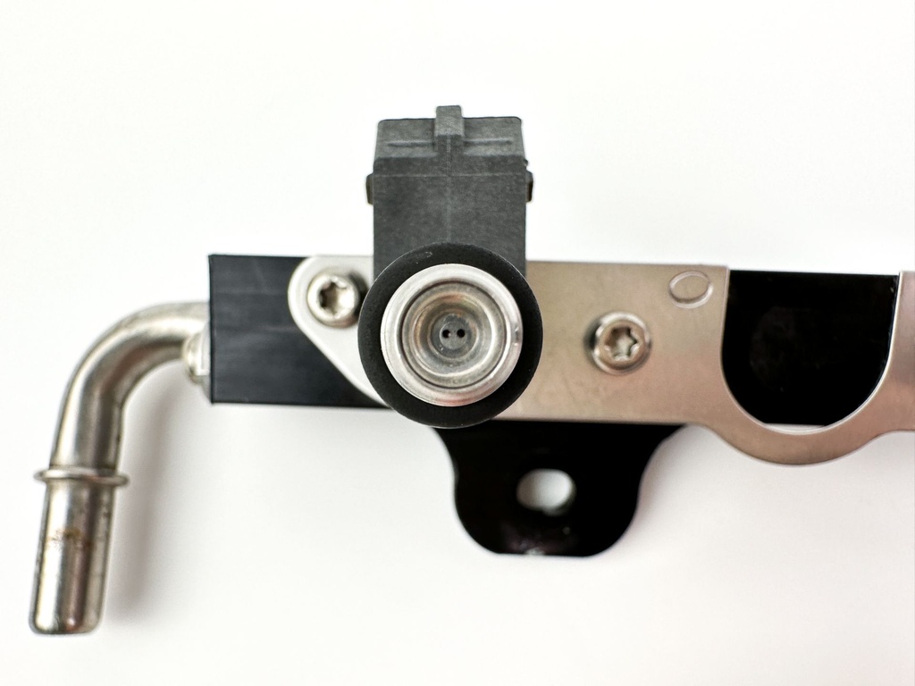 2008 Mercury 300 HP 4 Stroke Outboard Fuel Injector Set W/ Rail 8M0041080 OEM