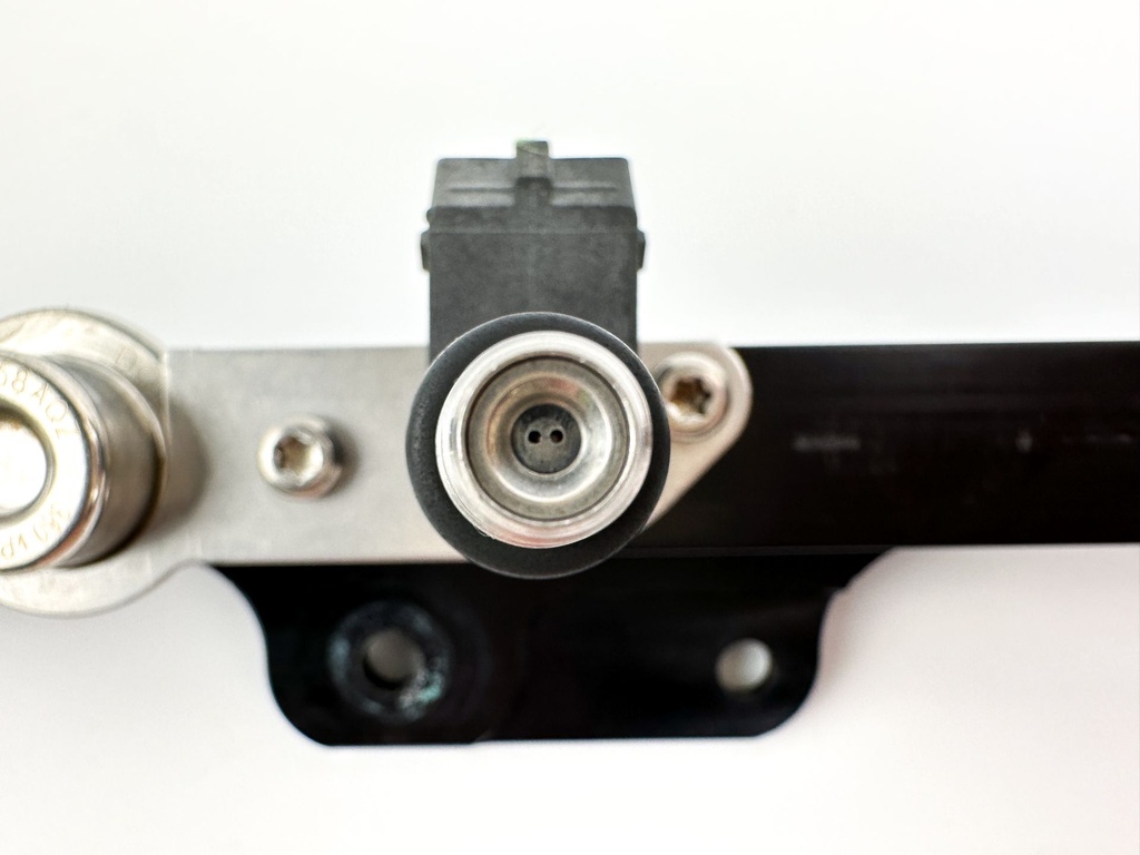 2008 Mercury 300 HP 4 Stroke Outboard Fuel Injector Set W/ Rail 8M0041080 OEM