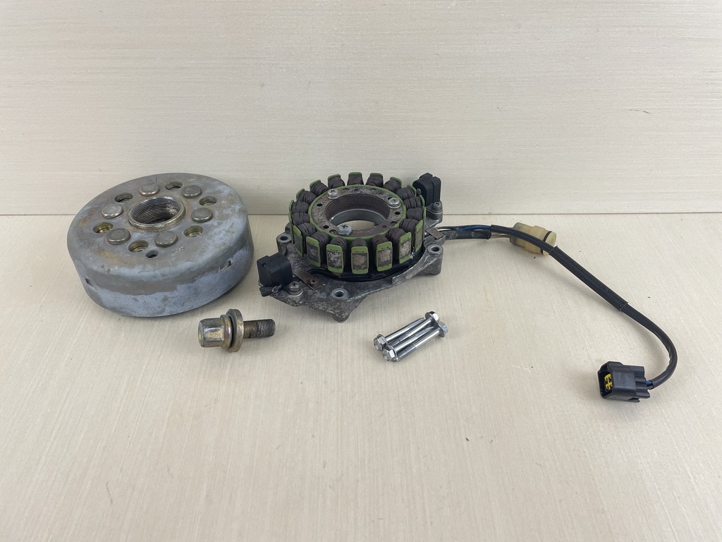 2001 Honda 90HP 4 Stroke Outboard Stator Pulser Coil Rotor Assembly 31630-ZW1-L01