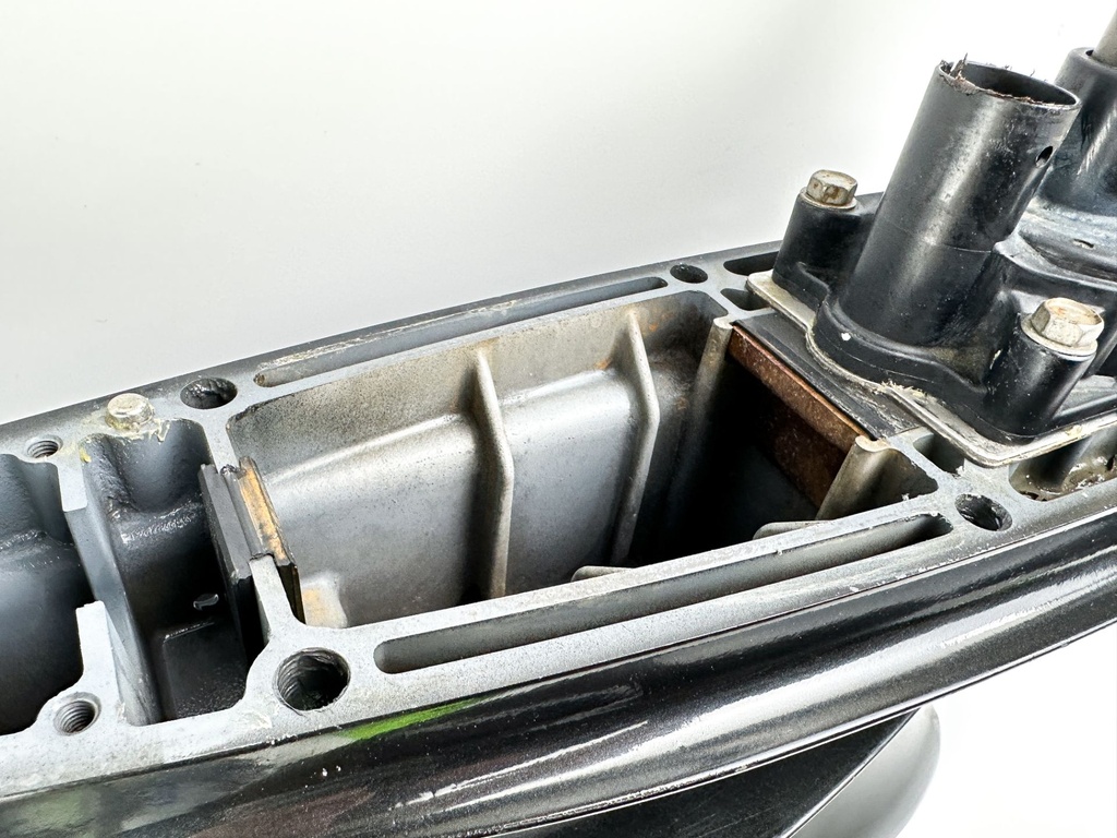 2016 Suzuki 175 HP 4 Stroke Outboard Lower Unit Gear Case 50040-96838-0EP OEM