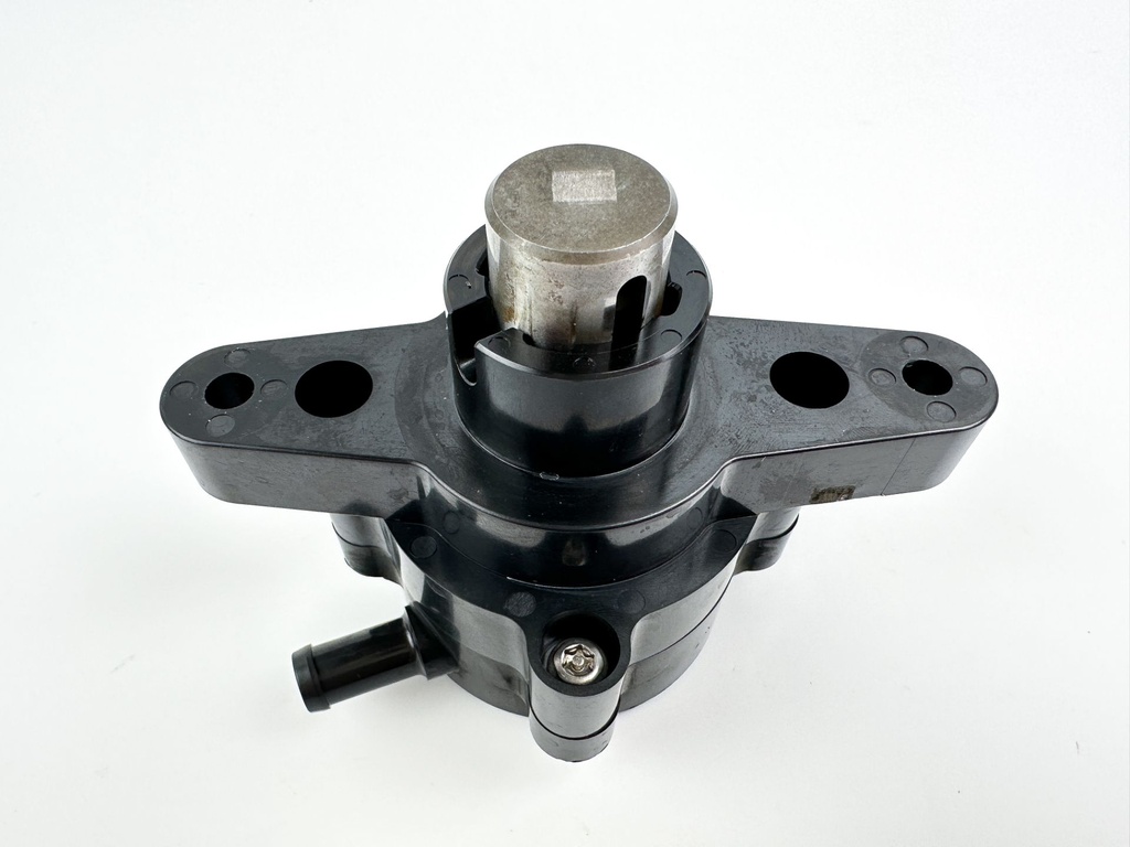 2016 Suzuki 175 HP 4 Stroke Outboard Fuel Pump 15100-96J01 OEM