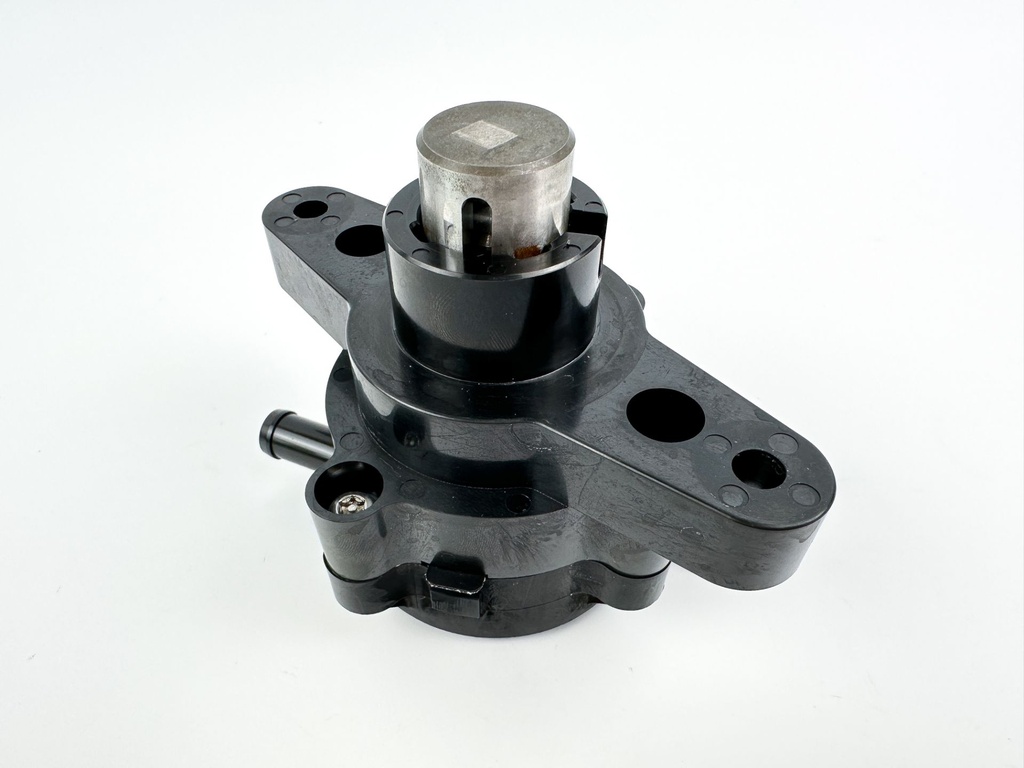 2016 Suzuki 175 HP 4 Stroke Outboard Fuel Pump 15100-96J01 OEM