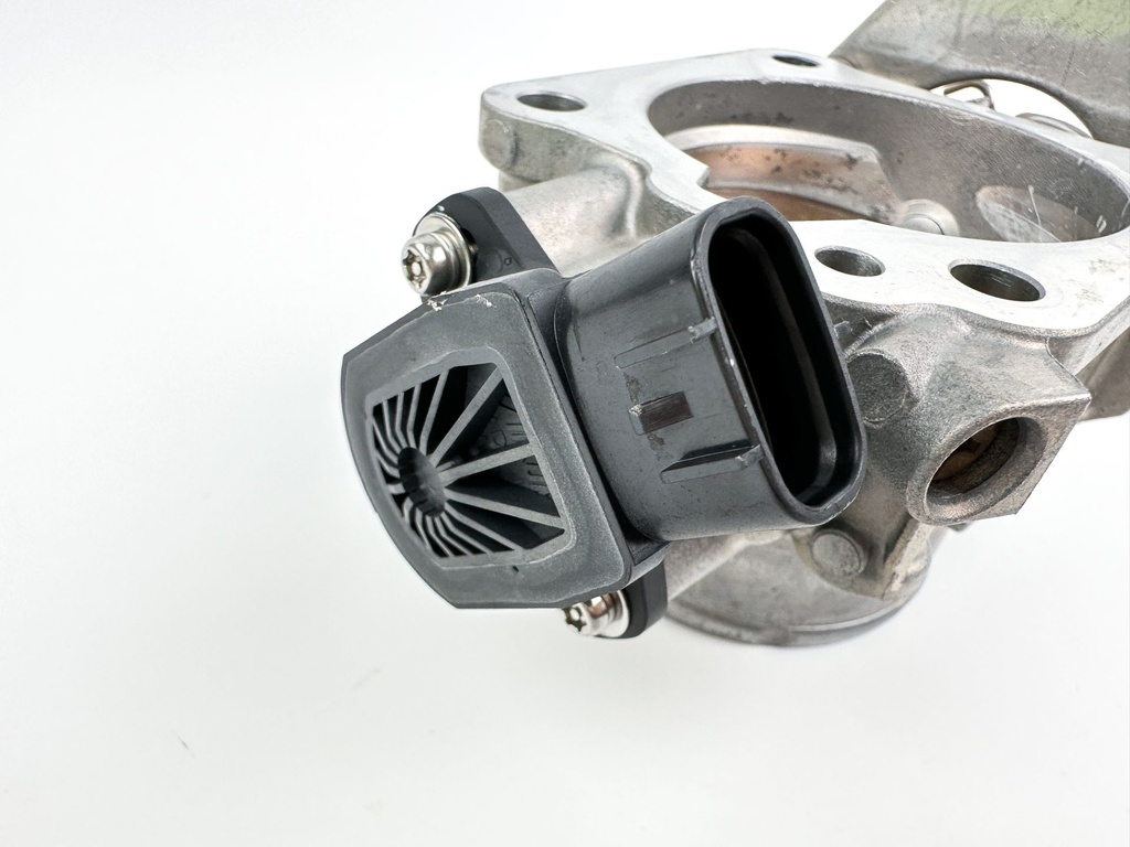 2016 Suzuki 175 HP 4 Stroke Outboard Throttle Body Assembly 13300-96J01 OEM