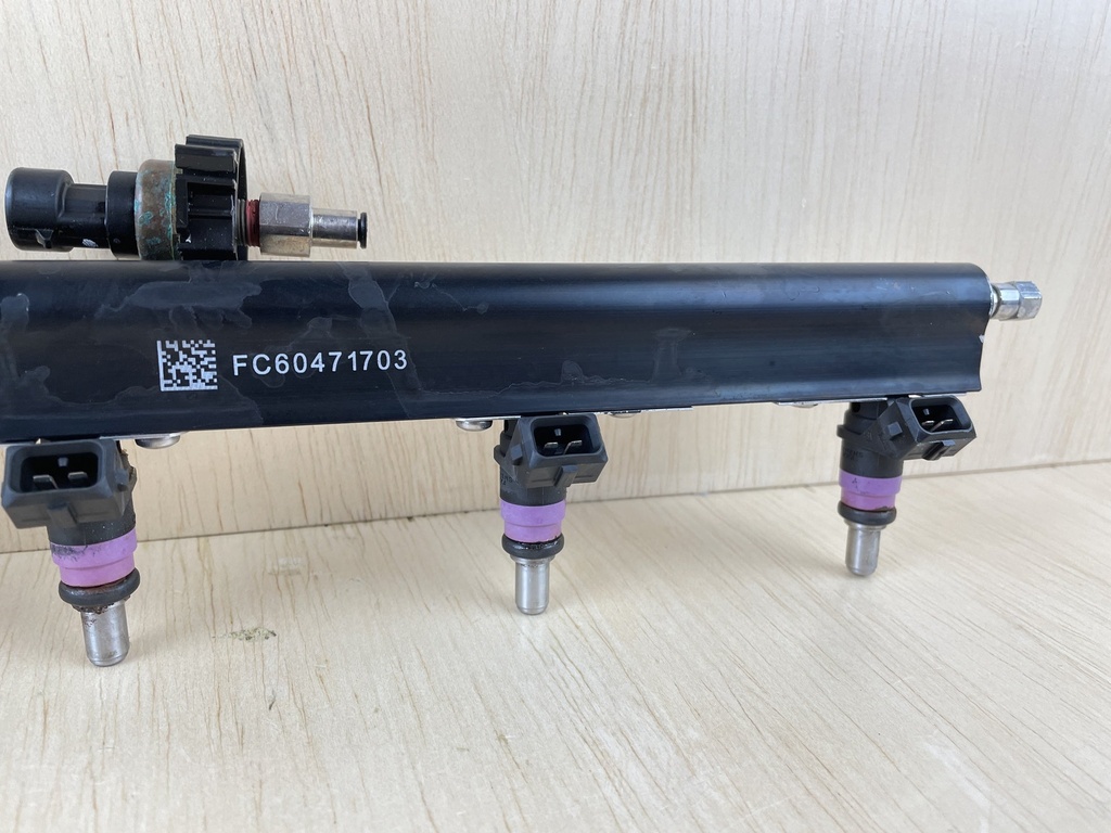 2006 Mercury 275HP Verado Outboard Engine Fuel Injector With Rail 8M0006027 895022A01