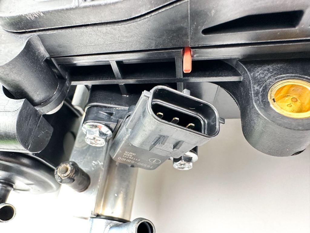 2016 Suzuki 175 HP 4 Stroke Outboard Intake Manifold 13110-96J00 OEM