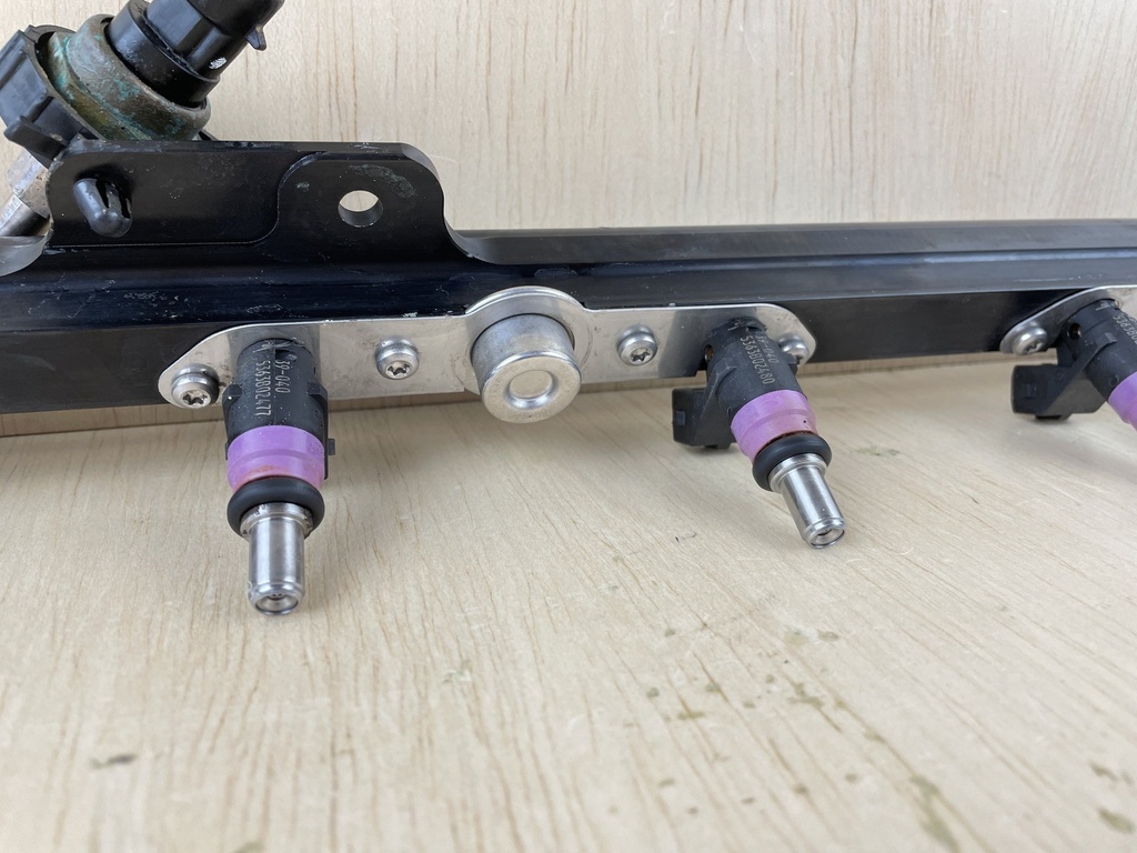 2006 Mercury 275HP Verado Outboard Engine Fuel Injector With Rail 8M0006027 895022A01