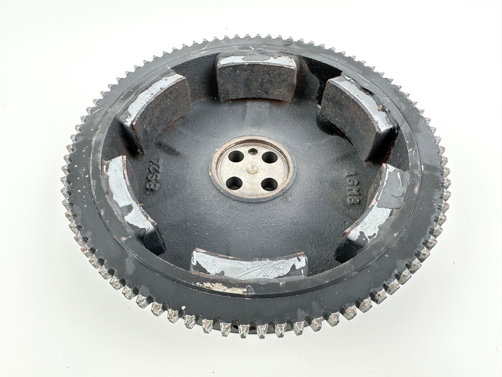 1999 Honda 40 HP 4 Stroke Outboard Flywheel & Charging System 31100-ZV5-680ZA