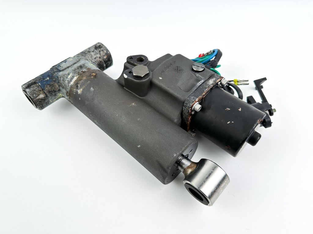 Evinrude Etec 70 90 115 130 HP Outboard Trim & Tilt Assembly 5005756 5008949