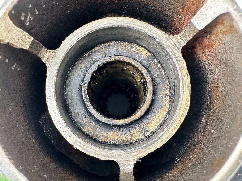 Evinrude Johnson 12 1/4 x 15P Propeller RH Standard 390850 OMC