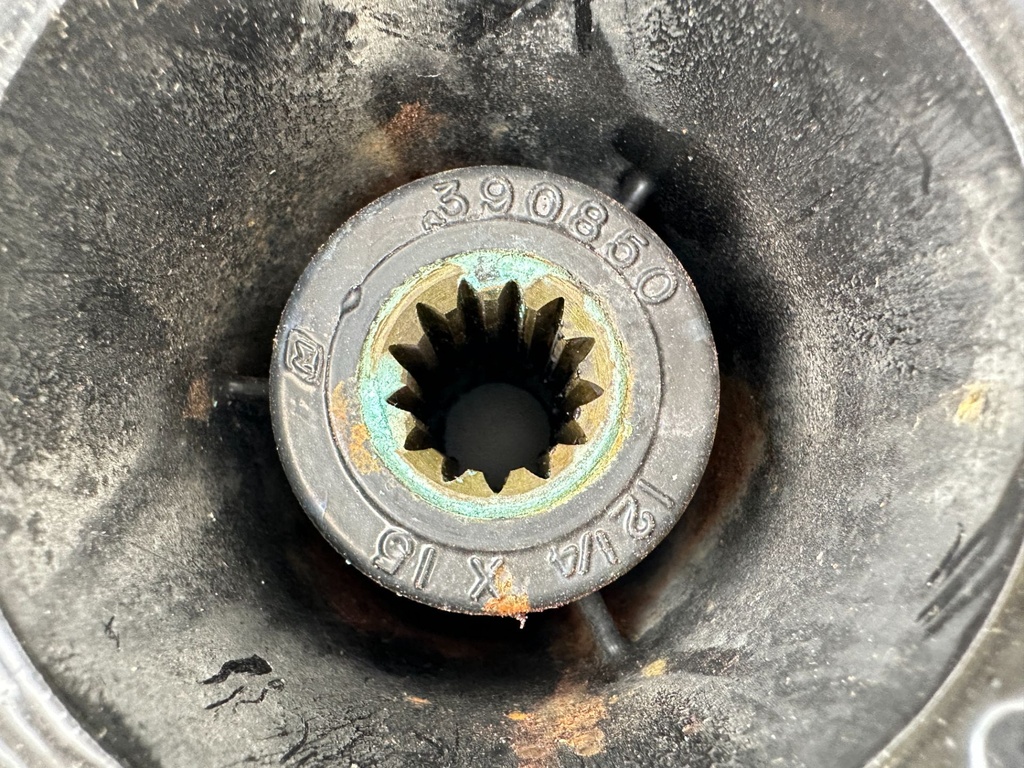 Evinrude Johnson 12 1/4 x 15P Propeller RH Standard 390850 OMC