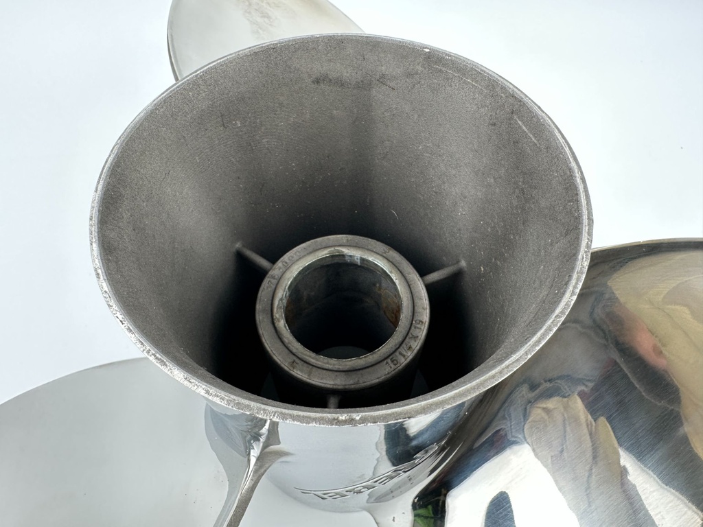 Evinrude Johnson Rebel Stainless Steel Propeller 15 1/4 x 19 P RH Standard 763990