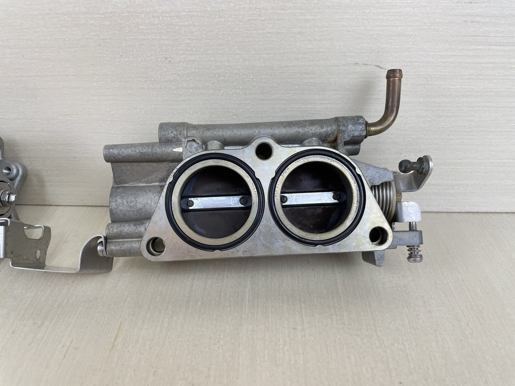 2005 Yamaha 115HP 4 Stroke Outboard Intake Throttle Body Assembly Set 68V-13751-01-00